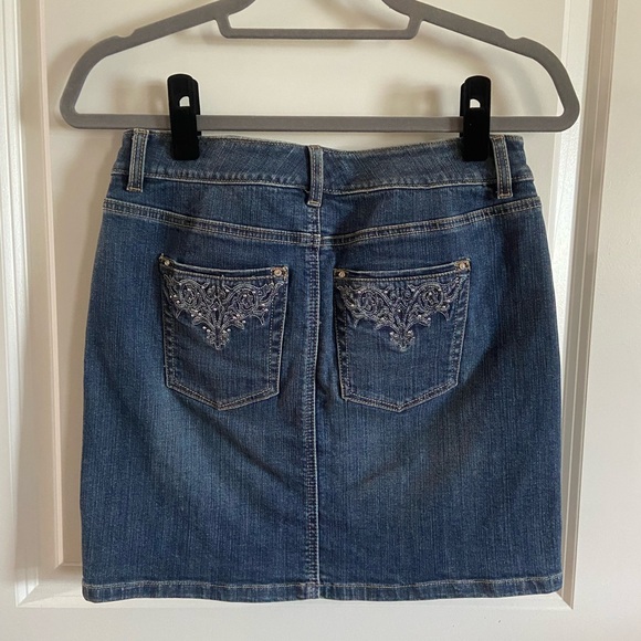 White House Black Market adorable denim skirt - Picture 3 of 6